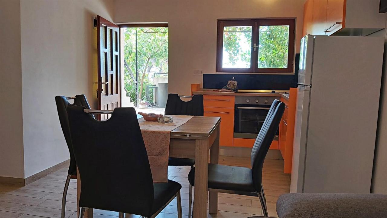 Apartments Gajo 奥米什 客房 照片
